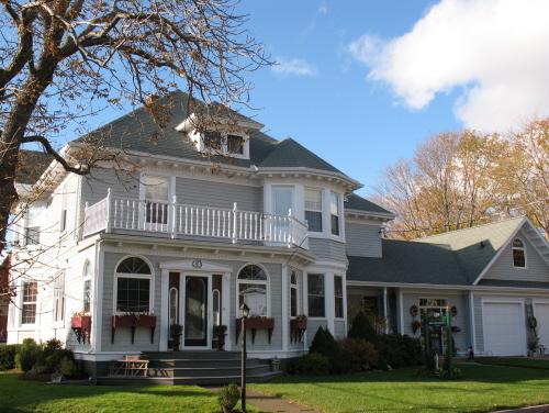 Showing east elevation