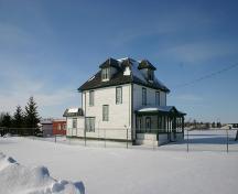 View of the main elevations, from the northeast, of the Dr. Hunter House, Teulon, 2005; Historic Resources Branch, Manitoba Culture, Heritage, Tourism and Sport, 2005