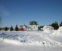 Context view, from the east, of the Dr. Hunter House, Teulon, 2005; Historic Resources Branch, Manitoba Culture, Heritage, Tourism and Sport, 2005