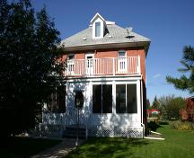Main elevation detail, from the south, of the Mutter House, Reston, 2005; Historic Resources Branch, Manitoba Culture, Heritage, Tourism and Sport, 2005