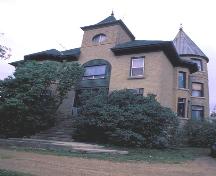 Vue de la façade principale de la maison Davidson, Neepawa 2005; Historic Resources Branch, Manitoba Culture, Heritage, Tourism and Sport, 2005