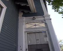 Entrance detail of 90 Ochterloney Street, 90-92 Ochterloney Street, Dartmouth, NS, 2008.; Heritage Division, NS Dept. of Tourism, Culture and Heritage, 2008