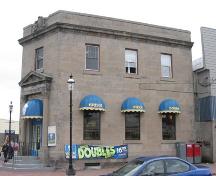 Le côté ouest de l'édifice ; City of Bathurst