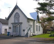 Oblique view of east (main) façade and north side, including more recent metal roof – 2006; OHT, 2006