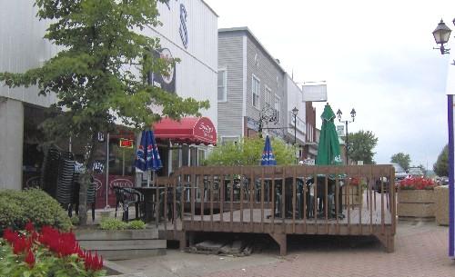 Spilly's Resto-Bar patio