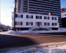 View of the Loyalist House, showing its evenly spaced sash windows, 1993.; Parks Canada Agency / Agence Parcs Canada, 1993.