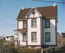 Exterior view of front facade, Brett House, Joe Batt's Arm, NL.; Heritage Foundation of Newfoundland and Labrador 2005