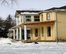 Véranda (détail) de la maison Winkler, Gretna, 2005; Historic Resources Branch, Manitoba Culture, Heritage, Tourism and Sport, 2005