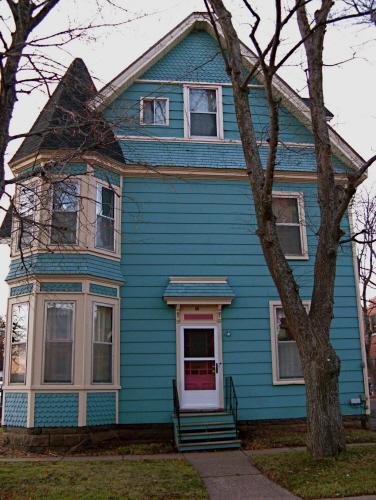 Showing east elevation
