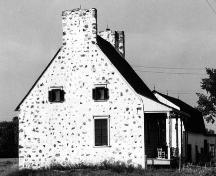Maison Joseph-Petit-Dit-Beauchemin. Groupe Harcart Inc. La maison Joseph Petit dit Beauchemin, 2712, chemin de la Petite-Prairie, Varennes. 1982.; Aucune restriction, 1943