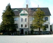 Exterior view of Lonsdale School, 2004; City of North Vancouver, 2004