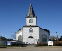 View, from the east, of the primary elevation of Gimli Unitarian Church, Gimli, 2005; Historic Resources Branch, Manitoba Culture, Heritage, Tourism and Sport, 2005