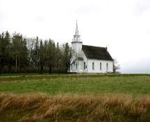Context view from the southwest of the Frelsis (Liberty) Lutheran Church, Baldur area, 2005; Historic Resources Branch, Manitoba Culture, Heritage, Tourism and Sport, 2005