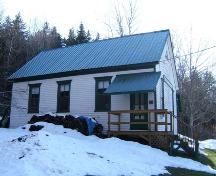 Side elevation and door, Wentworth Valley Schoolhouse, Wentworth, NS, 2009.; Heritage Division, NS Dept of Tourism, Culture and Heritage, 2009