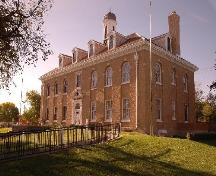 View of the front façade of the Estevan Court House, 2004; Government of Saskatchewan, Calvin Fehr, 2004.