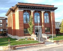 Front view of Moose Jaw Court House, 2004.; Government of Saskatchewan, C. Fehr, 2004.