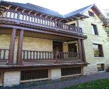 Wall and verandah details of the J.W. Harris House, Winnipeg, 2007; Historic Resources Branch, Manitoba Culture, Heritage, Tourism and Sport, 2007