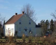 Side elevation and setting, Trueman House, Truemanville, NS, 2009.; Heritage Division, NS Dept of Tourism, Culture and Heritage, 2009