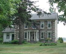 Featured is the façade of the Hostetler House.; Martina Braunstein, 2007.