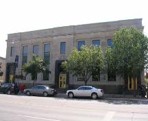 Of note are the two-storey windows to either side of the central entrance bay.; Lyndsay Haggerty, 2007.