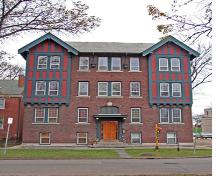 Primary elevation, from the east, of the Thelma Apartments, Winnipeg, 2007; Historic Resources Branch, Manitoba Culture, Heritage, Tourism and Sport, 2007