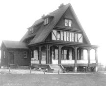 Exterior view of Hamersley House, 1906; North Vancouver Museum and Archives, #4579