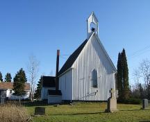 Side and rear elevations, inlcuding part of cemetery, St. Andrew's Anglican Church, Wallace, NS, 2009.; Heritage Division, NS Dept of Tourism, Culture and Heritage, 2009
