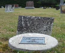 Featured is the grave marker of Peter Lossing, typical of the marble tablets marking Quaker burials.; Martina Braunstein, 2007.