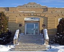 Entrée (détail) de l'ancien hôtel de ville, Carberry, 2007; Historic Resources Branch, Manitoba Culture, Heritage, Tourism and Sport, 2007