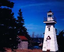 Front elevation and grounds surrounding Hampton Lighthouse on Chute Bay, NS, 2002.; Hampton Lighthouse and Historical Society March 2002