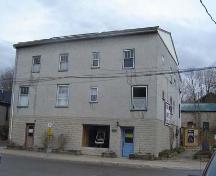 The façade of the Commercial Hotel on West Mill Street, 2007.; Kayla Jonas, 2007.