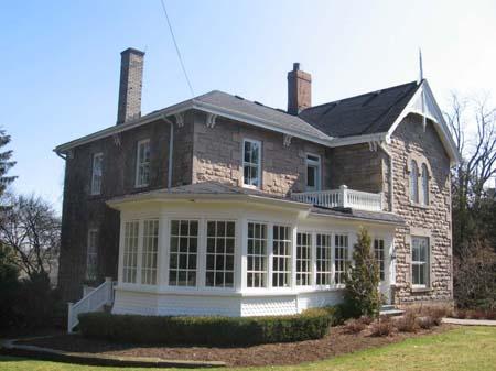 100 College Avenue East, 2007