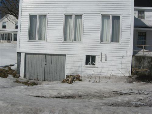 Detail of Commercial Elements