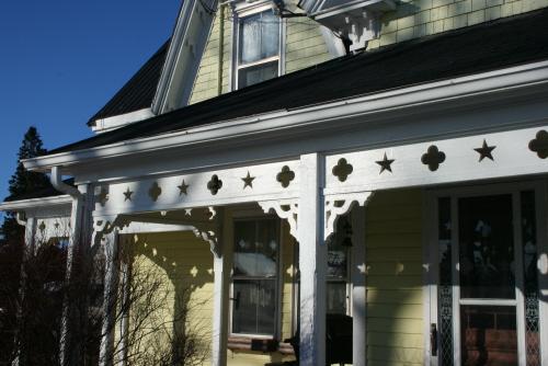 Verandah with star and quatrefoil design