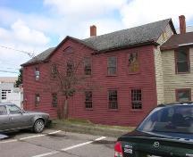 Sinclair Inn, Annapolis Royal,NS, side perspective, 2005.; Heritage Division, NS Dept. Tourism, Culture and Heritage, 2005