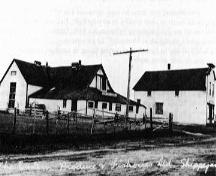 Cette image montre l'édifice et ses environs sur le boulevard J.-D.-Gauthier; Robichaud, Donat. Le grand Chippagan 1976. P.196