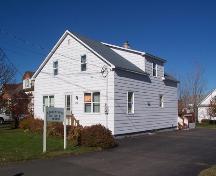 Cette image montre le côté est du bâtiment; Town of Shippagan