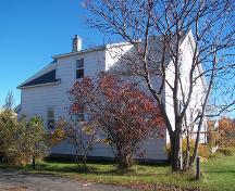 Cette image montre le côté ouest du bâtiment; Town of Shippagan
