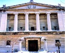 General view of the Masonic Memorial Temple, showing the classical design and detailing of façade, 2000.; Parks Canada Agency / Agence Parcs Canada, A. Waldron, 2000.