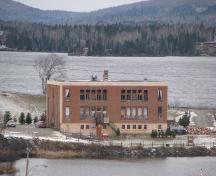 Vue de l'auberge prise de dos à partir de la rue Principale; Madawaska Planning Commission