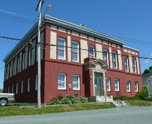 View of the left and front facades of Western Union Cable Building, Bay Roberts, NL. Photo taken July 2009. ; HFNL/Andrea O'Brien 2009