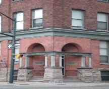 Featured is the double-arched corner entrance with recessed steps and angled door.; Martina Braunstein, 2007.
