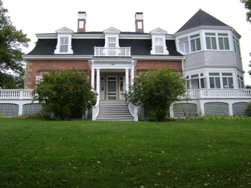 Linden Grange - Contextual view