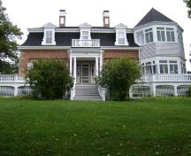 This photograph shows the contextual view of the building, 2007; Town of St. Andrews