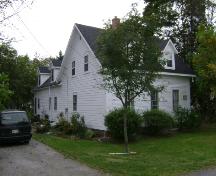This photograph shows the contextual view of the building, 2007; Town of St. Andrews