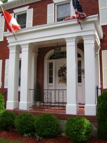 Harris Hatch Inn - Portico