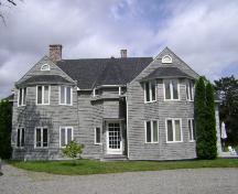 This photograph shows the primary façade and illustrates the projecting outer bays with two-storey semi-octagonal windows and central bay tower, 2007; Town of St. Andrews