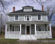 This photograph illustrates the contextual view of Cluneleigh, 2008; Town of St. Andrews