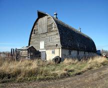 Primary elevations, from the southeast, of the Moffatt Barn, Woodside area, 2007; Historic Resources Branch, Manitoba Culture, Heritage, Tourism and Sport, 2007