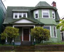 Cette image montre la vue globale de la façade avant de l'édifice; City of Saint John